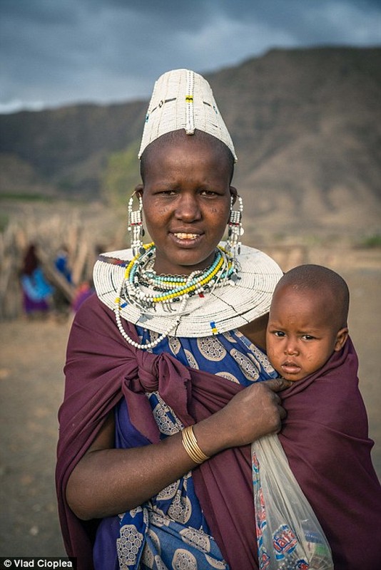 Quai dan tap tuc an thit khi cua bo lac o Tanzania-Hinh-7